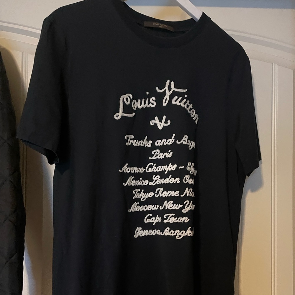 Authentic Louis Vuitton T shirt black size Large